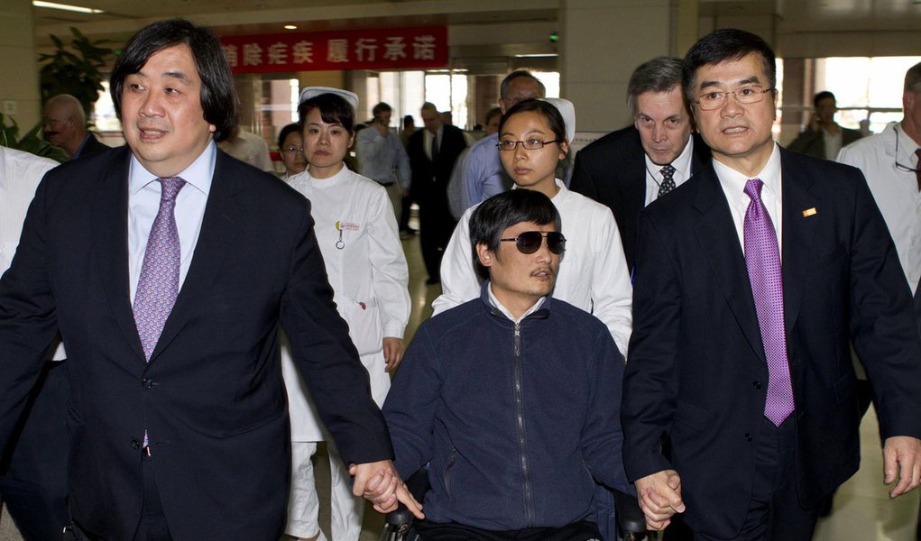 Ativista chinês embarca em avião rumo aos EUA