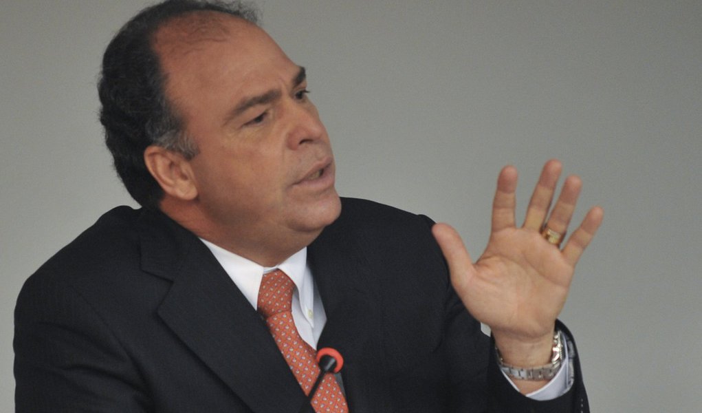 Bezerra vai explicar repasses a Pernambuco nesta quarta