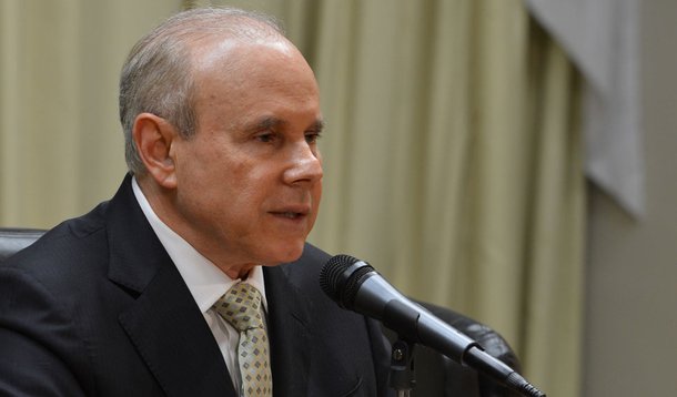 Mantega: Tesouro não tem dificuldade para financiar dívida