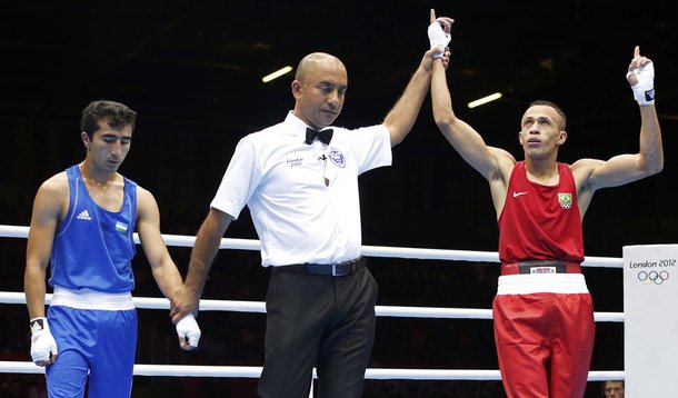 Baiano Robenilson avança no boxe olímpico