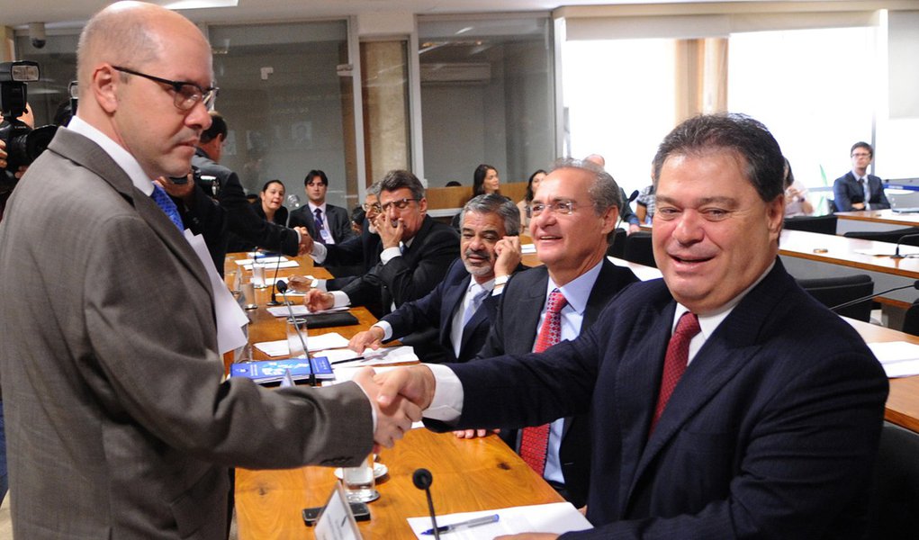 No Senado, é hora de dar o troco a Demóstenes