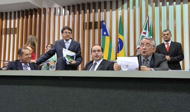Aprovado em definitivo aumento na previdência
