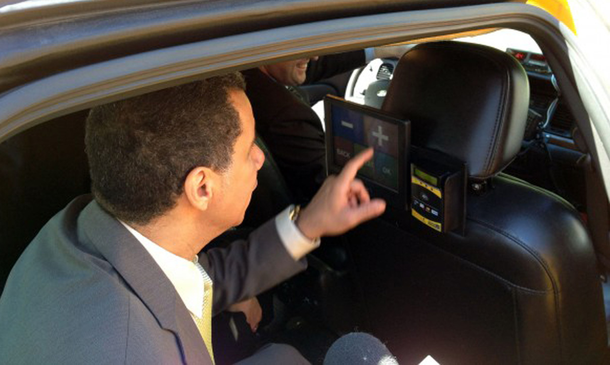 Taxis oferecerão tablets aos passageiros