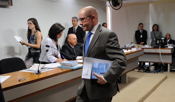 “Provarei que sou inocente”, diz Demóstenes