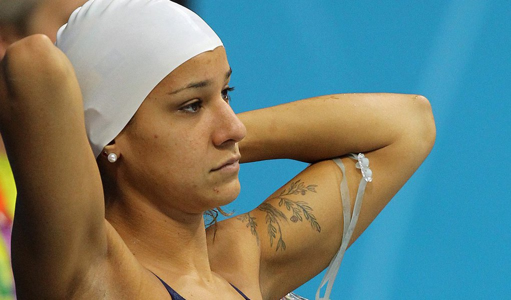 Joanna sofre corte e não disputa 400 metros medley