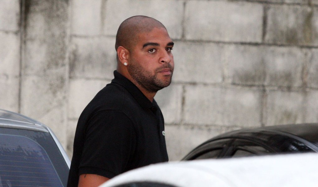 Mãos de Adriano não tinham pólvora, afirma laudo