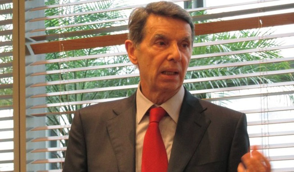 Santander procura um comprador?