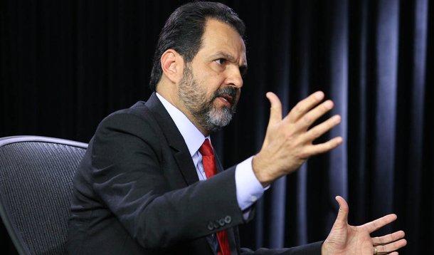 'Dizer que 01 sou eu é o mesmo que dizer: é o papa'