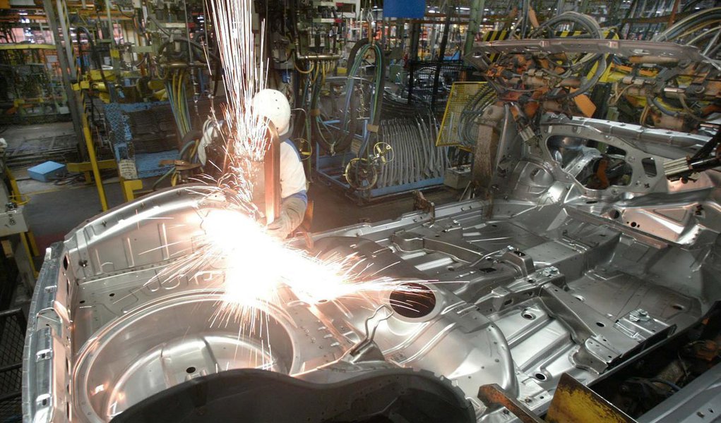 Montadoras vão investir US$ 22 bilhões até 2015