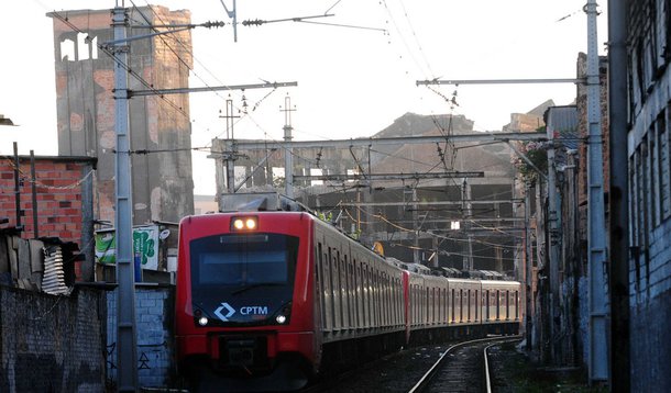 Kassab libera trecho interditado da CPTM