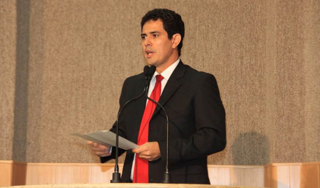 Robson: "PT deve abrir mão do Senado para o DEM apoiar Jackson"
