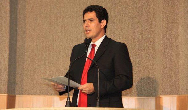 Robson: "PT deve abrir mão do Senado para o DEM apoiar Jackson"