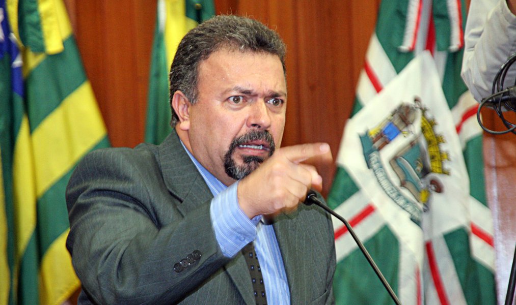 Emenda abre caminho para aumento aos vereadores