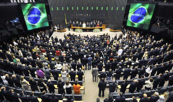 Folha revela que congressistas receberam cédulas já preenchidas