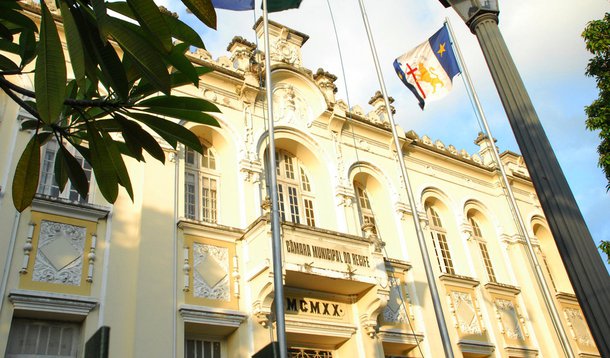 Vereadores acabam com o auxílio-paletó