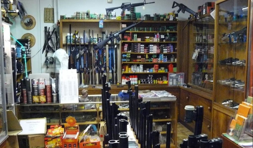 Após massacre nos EUA, indústria de armas revê investimentos