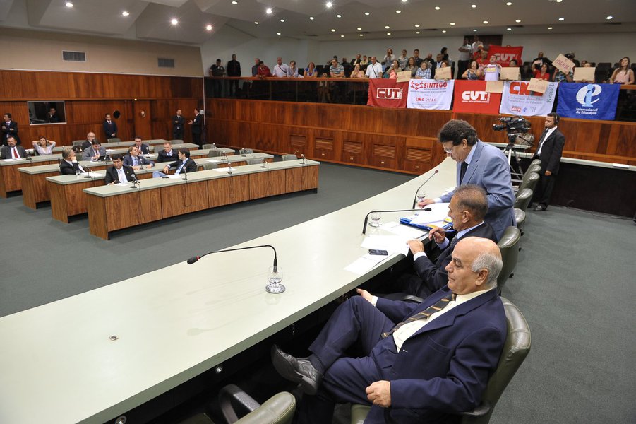 Aumento na previdência é aprovado em 1º turno