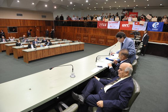 Aumento na previdência é aprovado em 1º turno