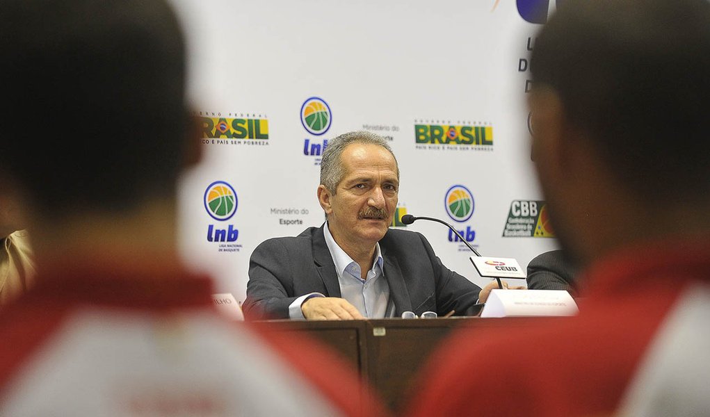 Aldo garante que estádios estarão prontos para copas