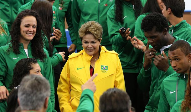 Brasil não é uma ilha aos efeitos da crise, diz Dilma