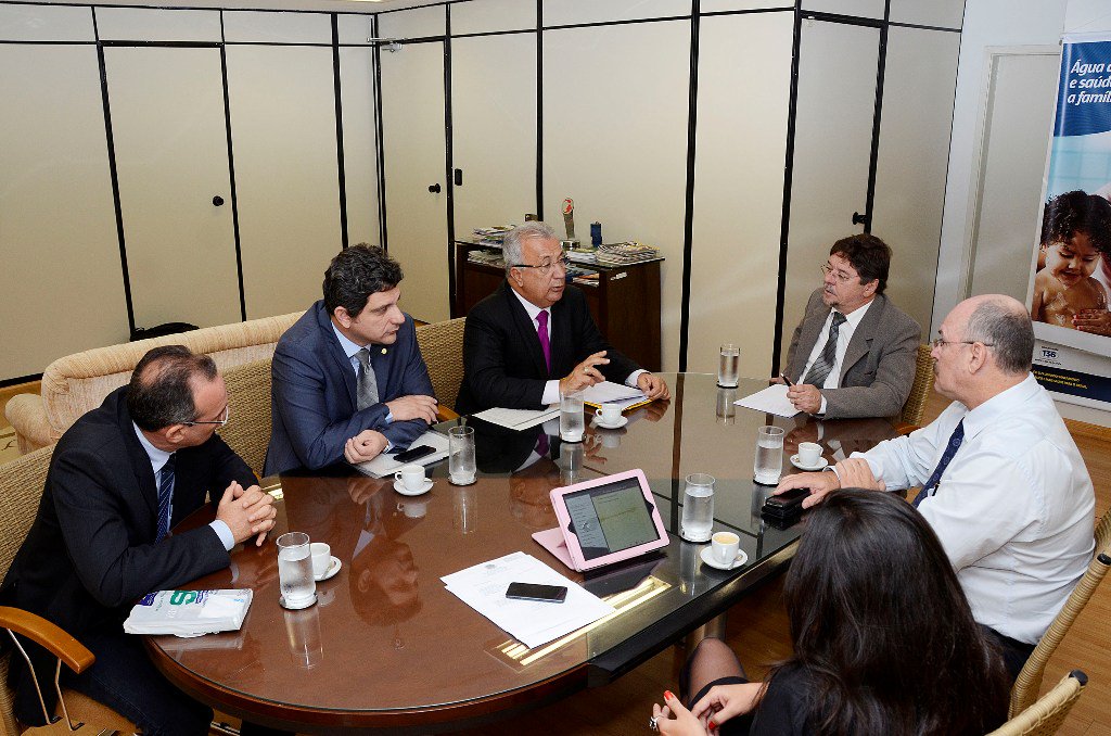 Jackson busca investimentos nas áreas de saúde e agricultura