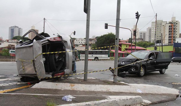 Mãe e bebê morrem em batida causada por bebida