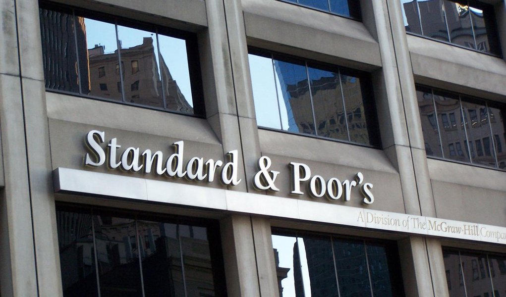 Agência de risco mantém nota do Brasil