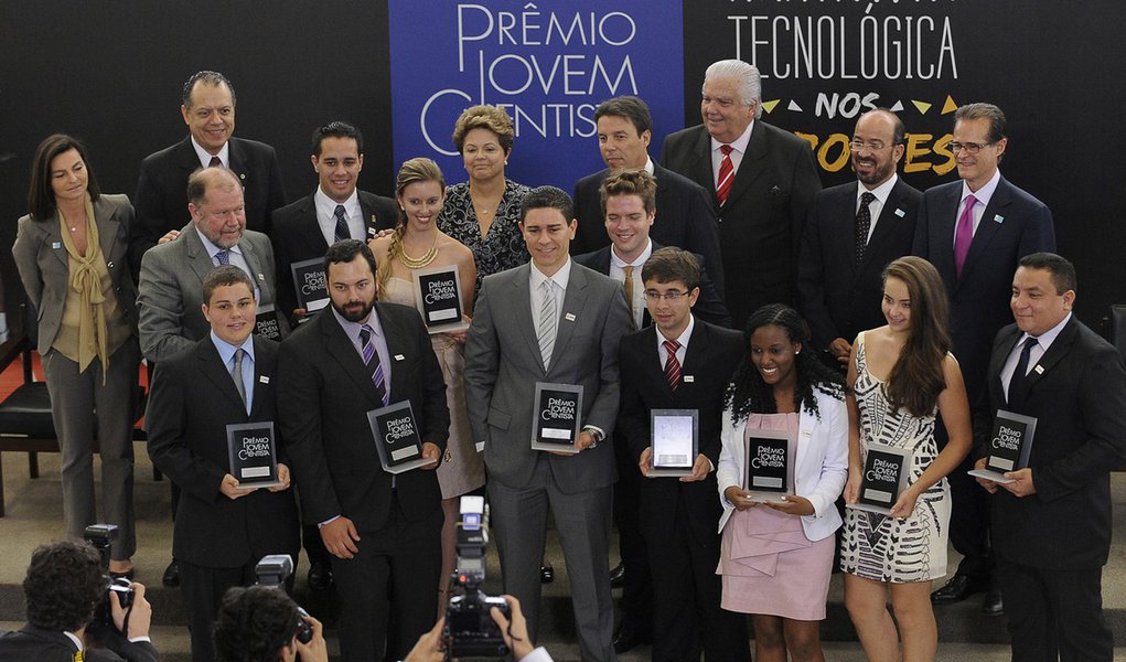 Dilma pede harmonia entre pesquisa e "mundo empresarial"