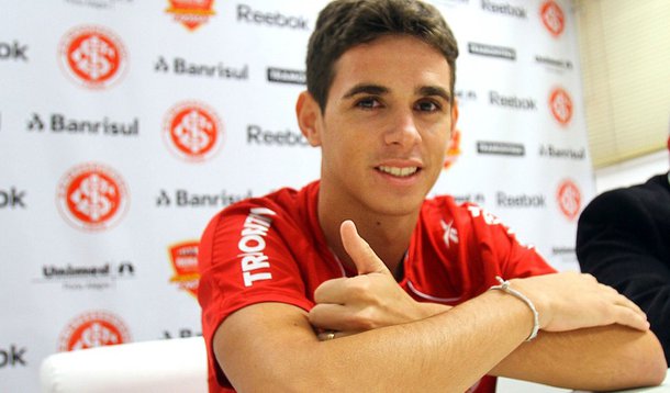 Inter vende meia Oscar ao Chelsea