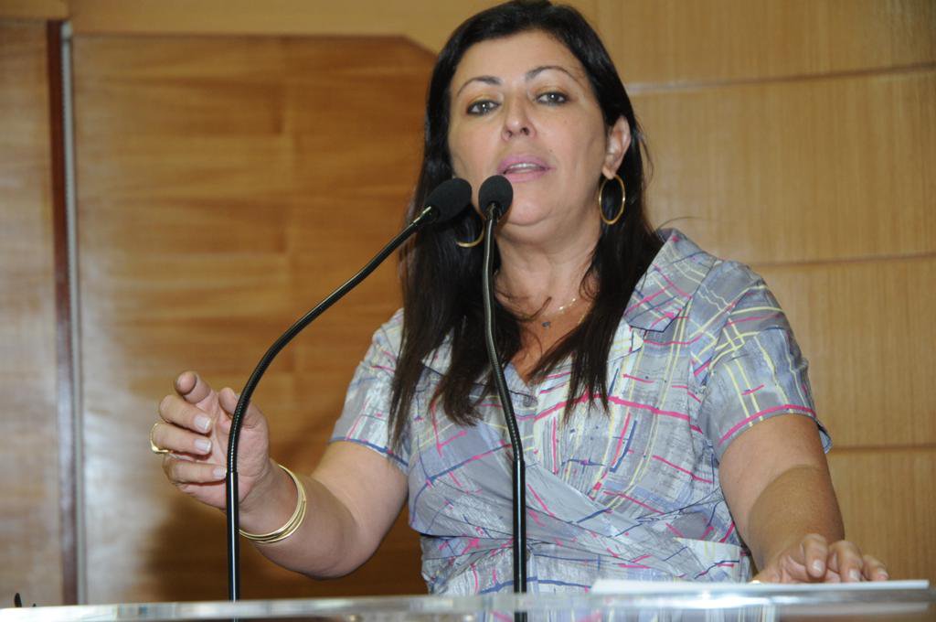 Sob protestos, mas com maioria absoluta, Susana é eleita para o TCE