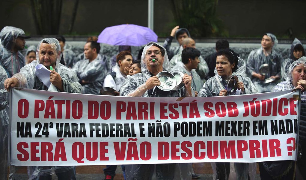 Protesto pede reabertura da Feira da Madrugada