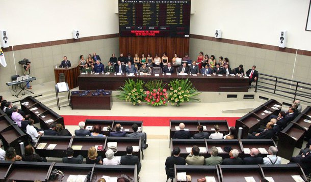 Em reunião extraordinária, vereadores aprovam aumento