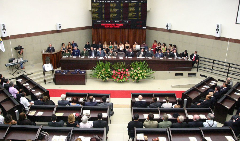 Em reunião extraordinária, vereadores aprovam aumento
