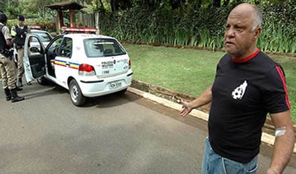 Ex-jogador Reinaldo se envolve em nova confusão com vizinho