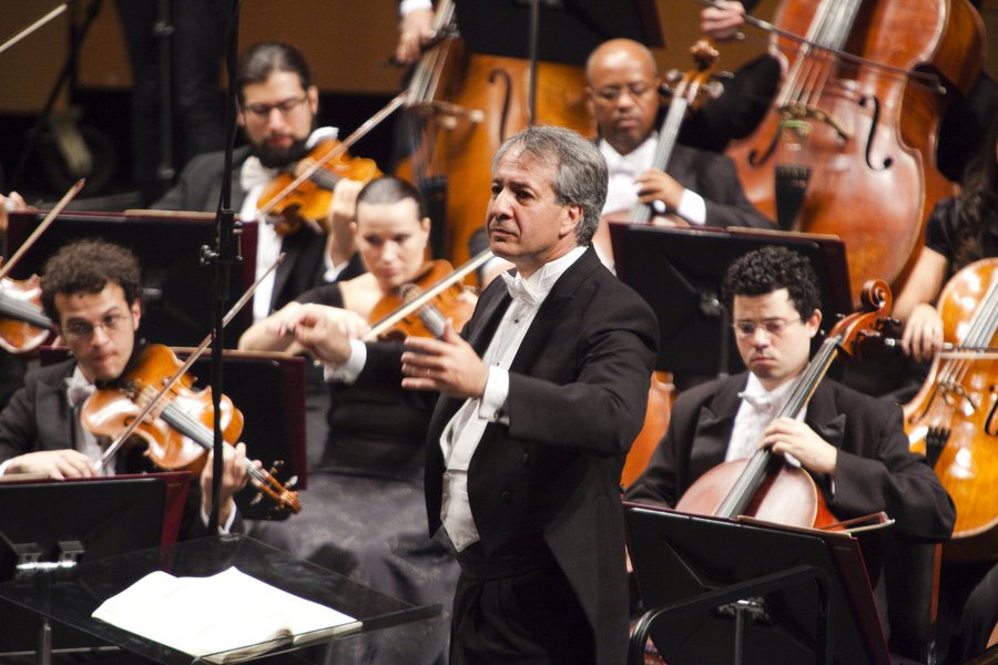 Mechetti projeta música erudita de Minas no mundo