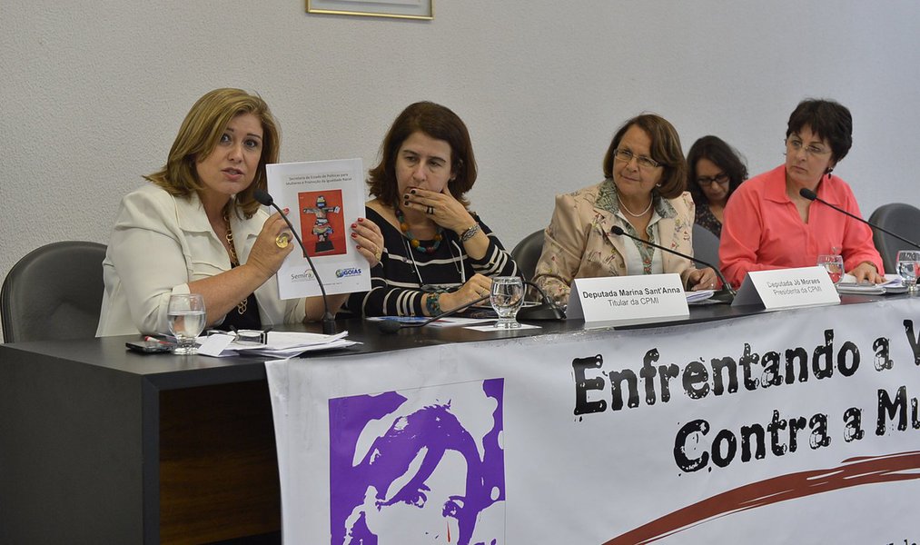 Atendimento à mulher é precário em Goiás, diz CPI