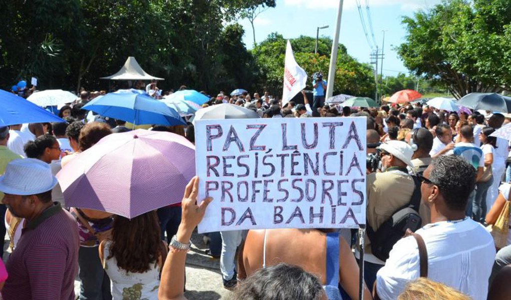 A greve continua