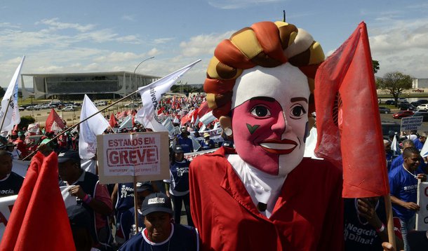 Dilma autoriza substituir servidor público em greve