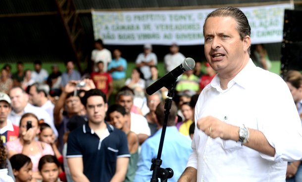 Por 2014, Campos age para calar rebelião interna