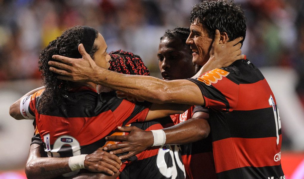 Pênalti no último minuto dá vitória ao Flamengo