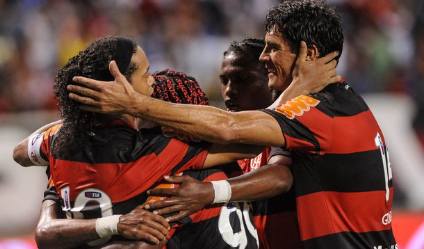 Pênalti no último minuto dá vitória ao Flamengo