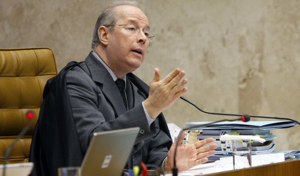 Ministro Celso de Mello segue internado