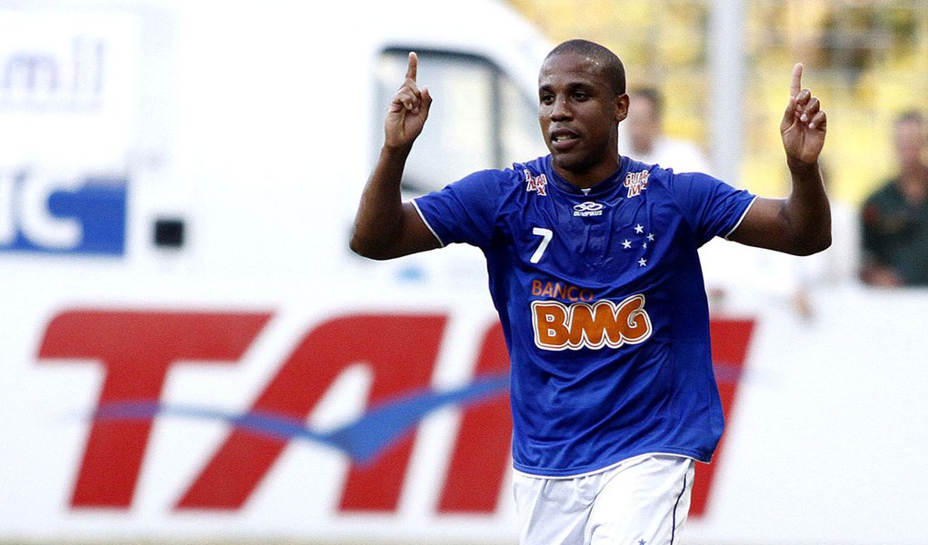 Na caça aos líderes, Cruzeiro tem problemas contra o Corinthians