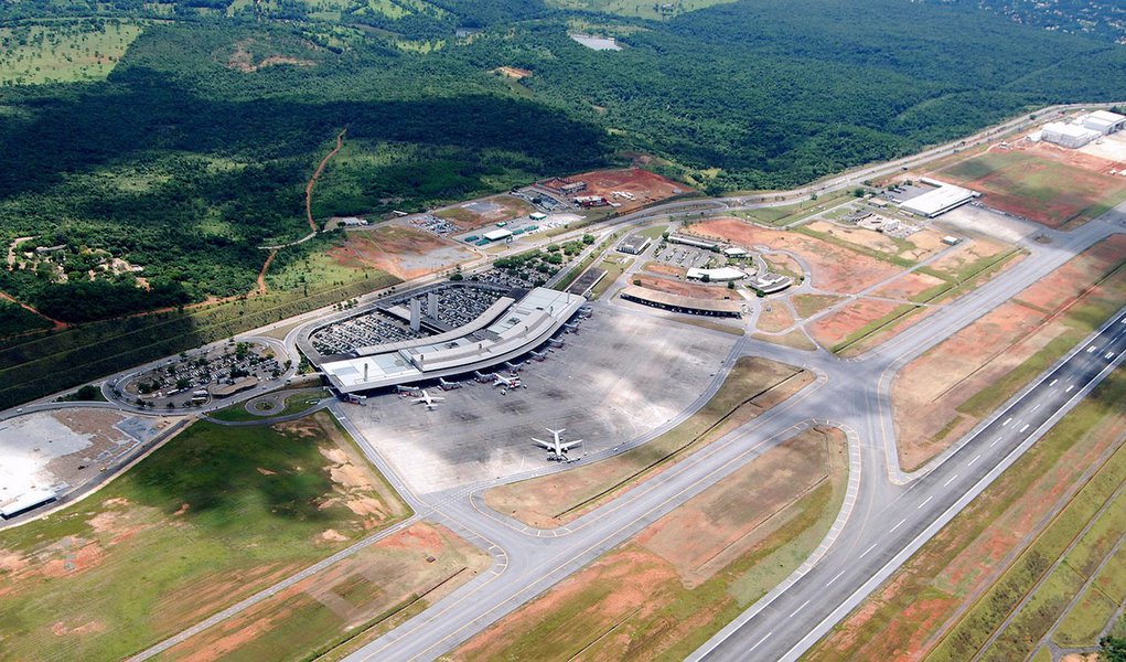 Sem dinheiro, reforma de Confins acumula atrasos