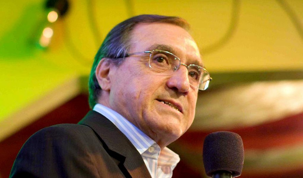 Restrição a teles prejudica consumidor, diz Sardenberg