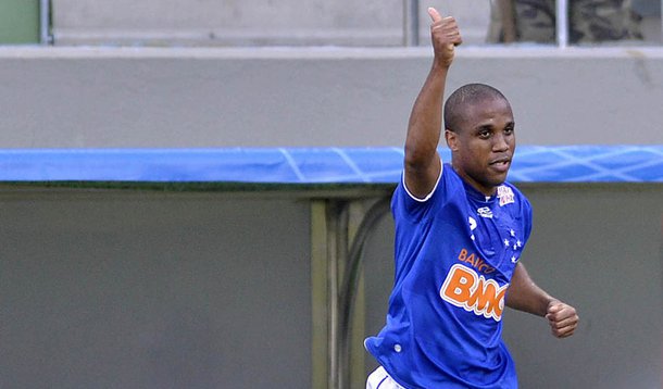 Eficiente, Cruzeiro vence o Flamengo