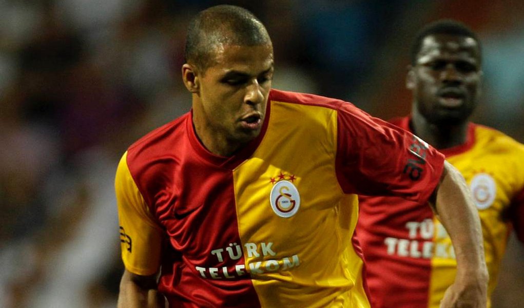 Felipe Melo deu soco em companheiro, diz treinador