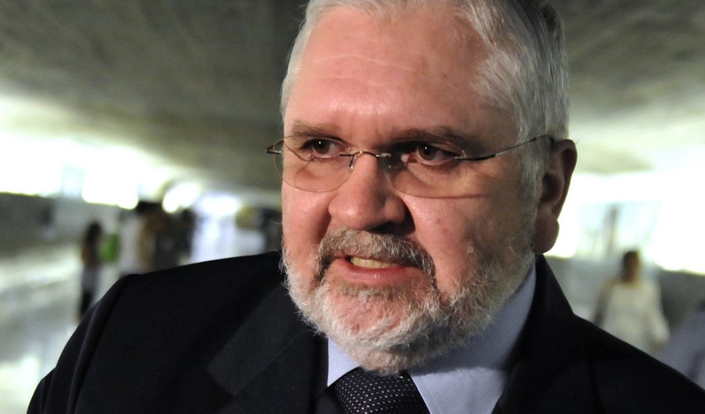 Gurgel está na mira de parlamentares da base aliada