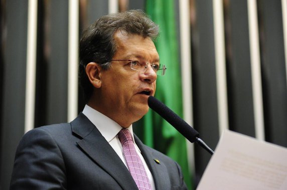 “Como é que governa com 39 ministérios?”, questiona Laércio, sobre Dilma