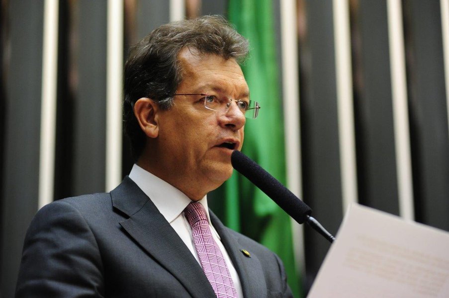 “Como é que governa com 39 ministérios?”, questiona Laércio, sobre Dilma